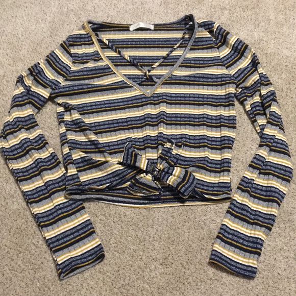 V neck crop top with long sleeves - Picture 1 of 4